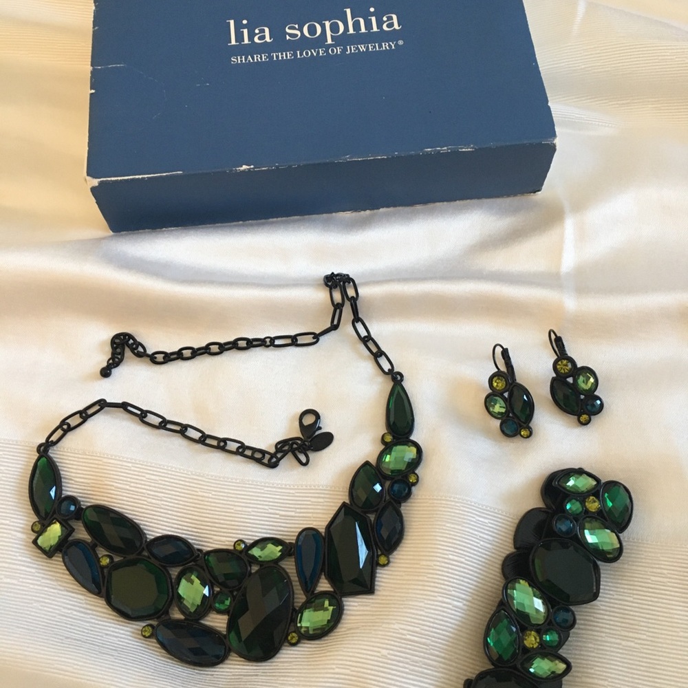 Lia Sophia bracelet- earrings- and necklace 🌟